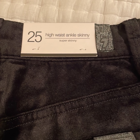 CLEARANCE NWT 7 for all mankind BLACK VELVET SUPER SKINNY size 25 - Picture 8 of 8